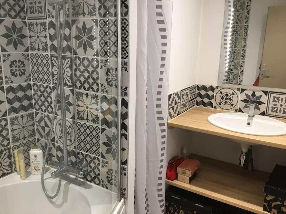 Appartement Tres Lumineux Egat Bagian luar foto