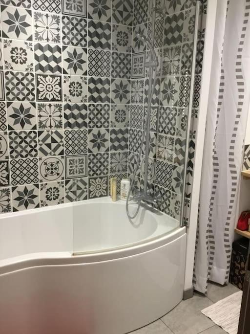 Appartement Tres Lumineux Egat Bagian luar foto